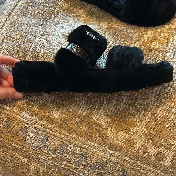 UGG Slippers - Picture 5 of 5